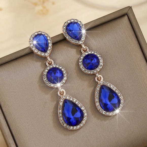 Black Faceted Teardrop Earrings - Picture 6 of 6